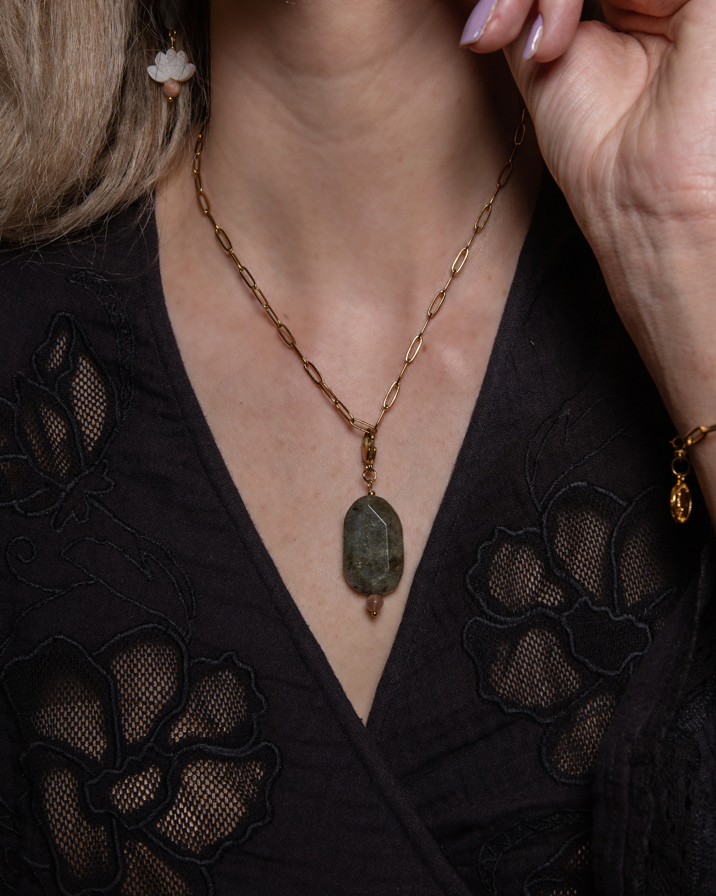 The Loulàlà Companion Essential Necklace * gold-toned