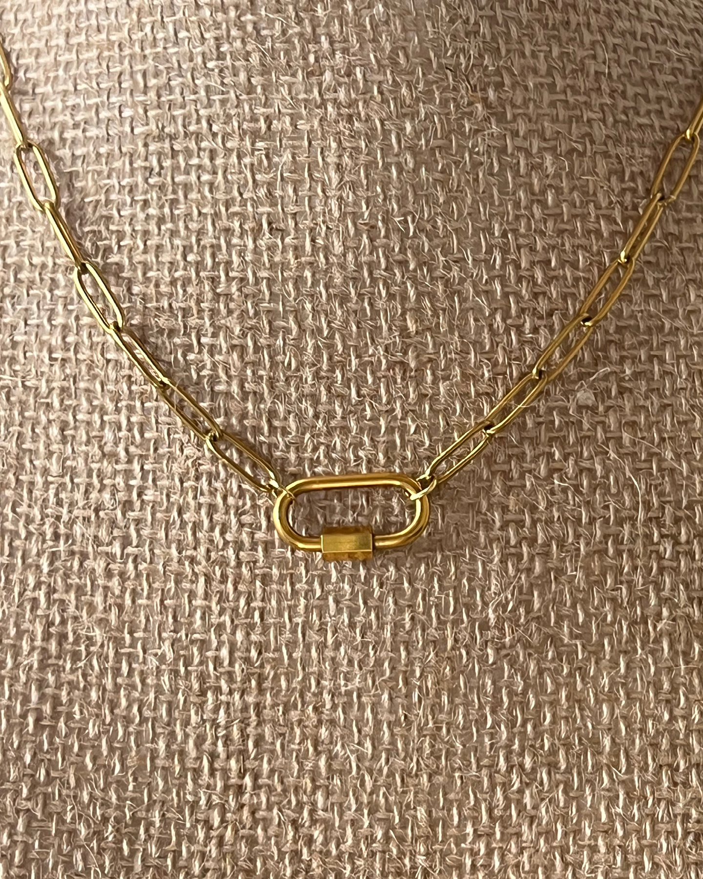 The Loulàlà City Style Statement Lock Essential Necklace * gold-toned
