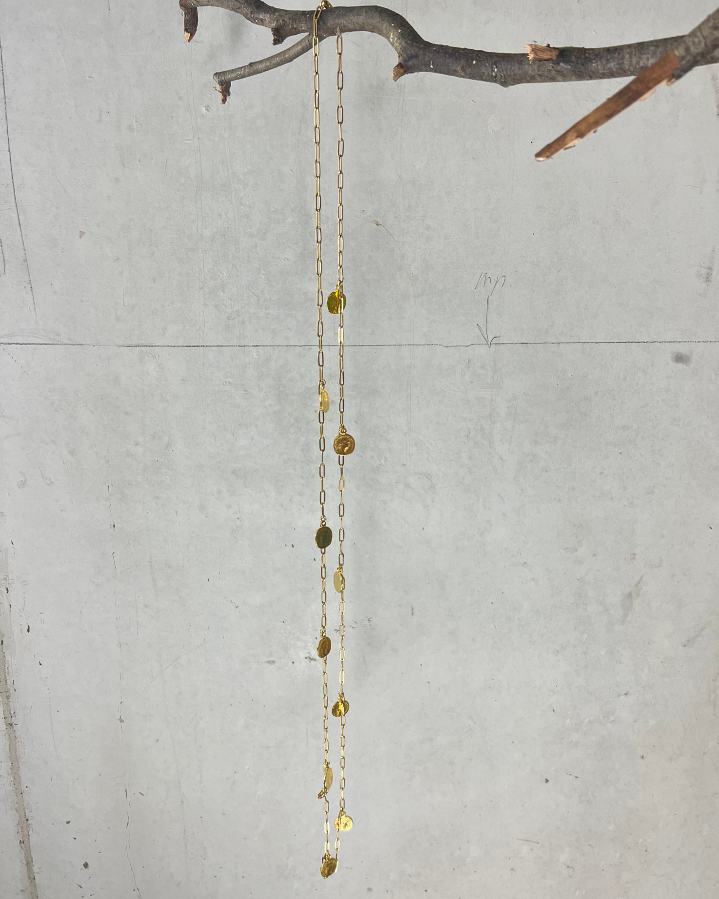 The Loulàlà Dancing Queen Essential Necklace * gold-toned