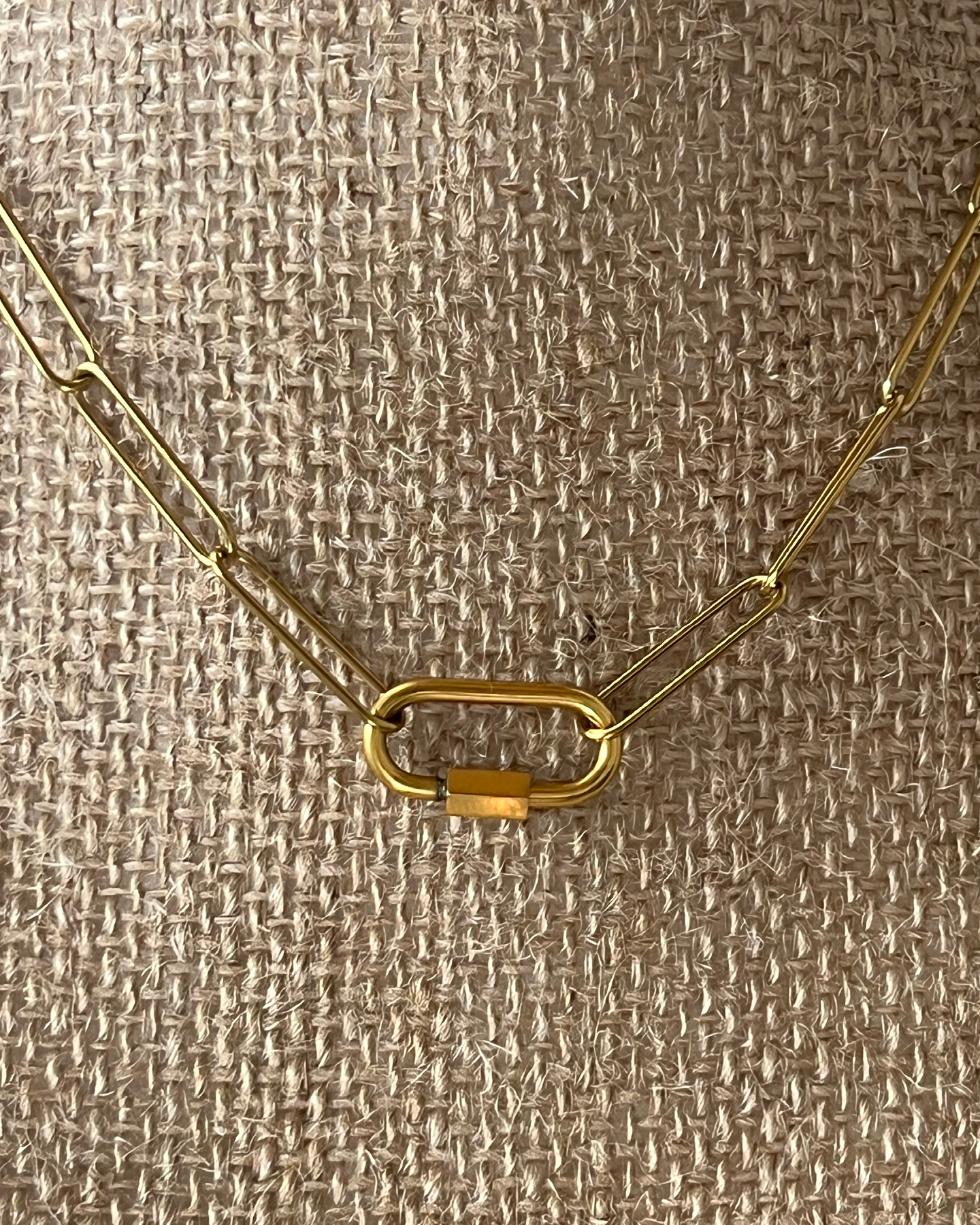 The Loulàlà City Style Statement Lock Essential Necklace * gold-toned