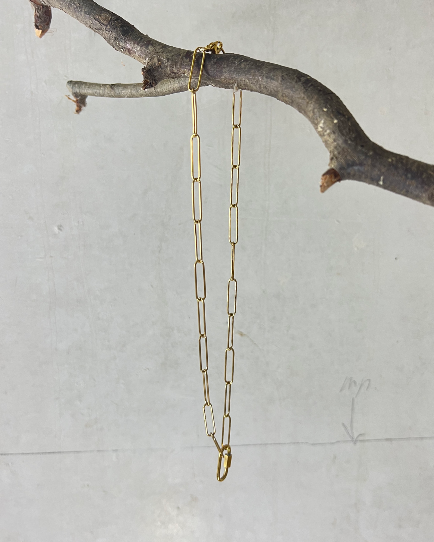 The Loulàlà City Style Statement Lock Essential Necklace * gold-toned