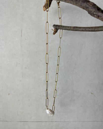 Vienna Heritage Necklace * gold toned mother of pearl
